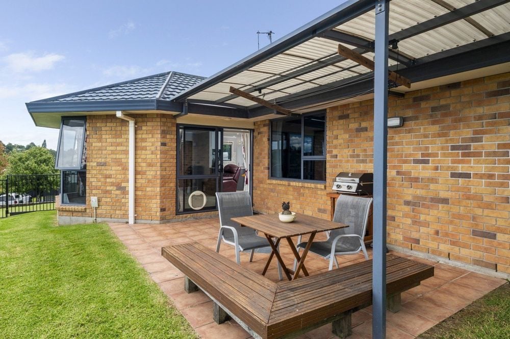 8 Tawhiri View, Pyes Pa, Tauranga - Carousel 1