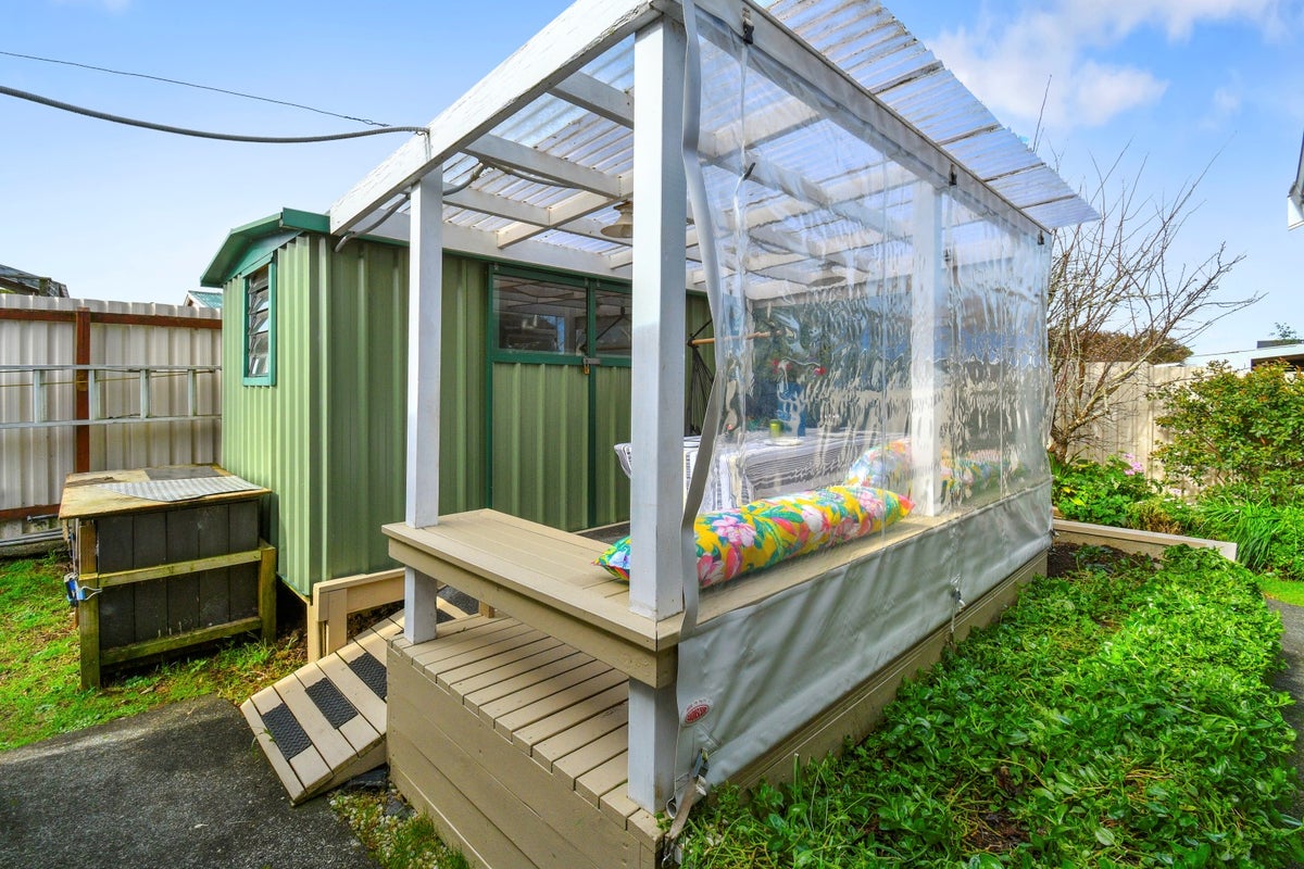 2/8 McInnes Road, Weymouth, Auckland - Carousel 16