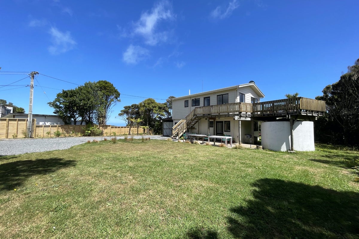 145 Piha Road, Piha, New Lynn - Carousel 2