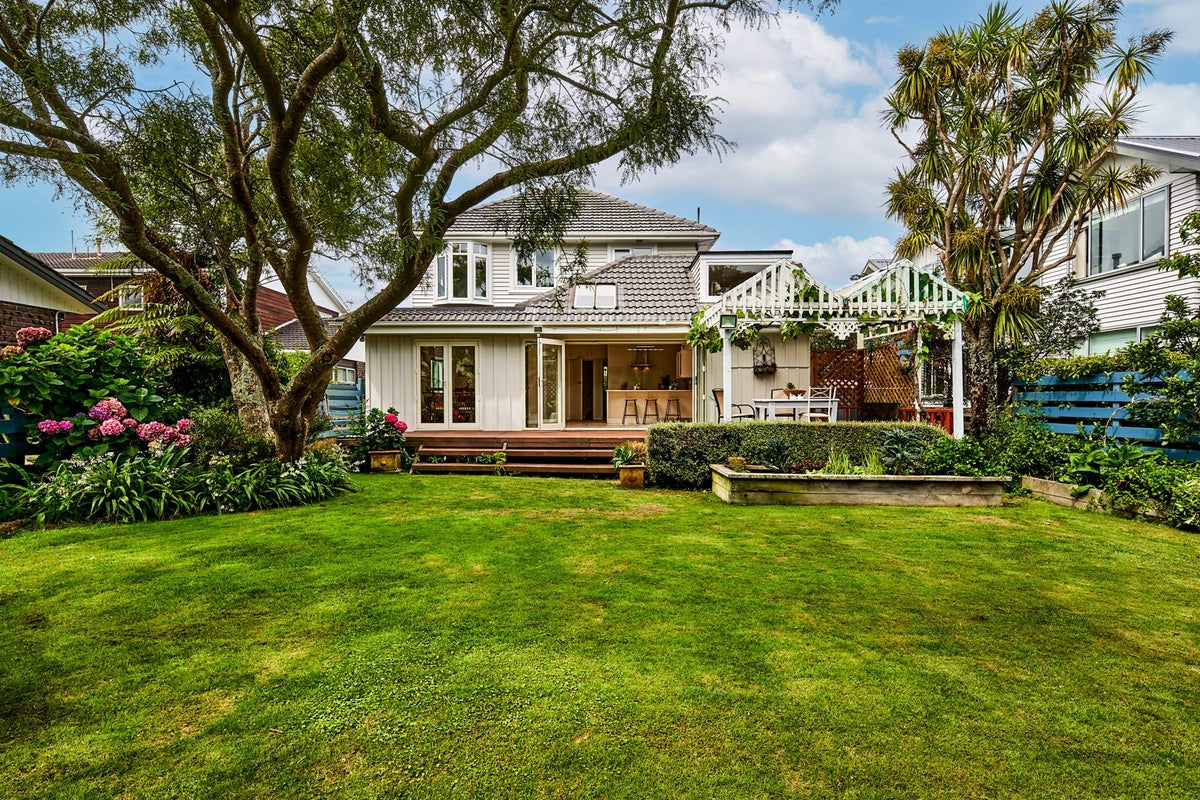 21 Reading Street, Karori, Wellington - Carousel 2