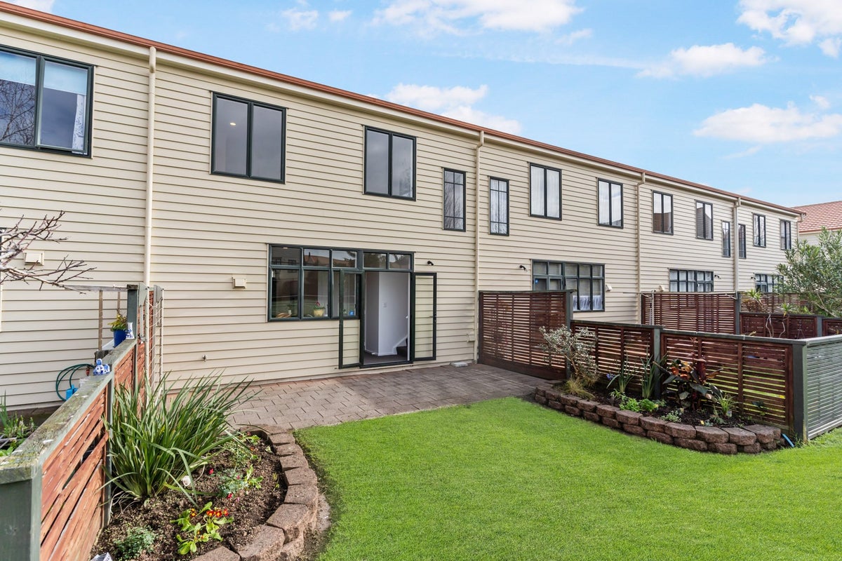 94/1 Ambrico Place, New Lynn, Auckland - Carousel 2