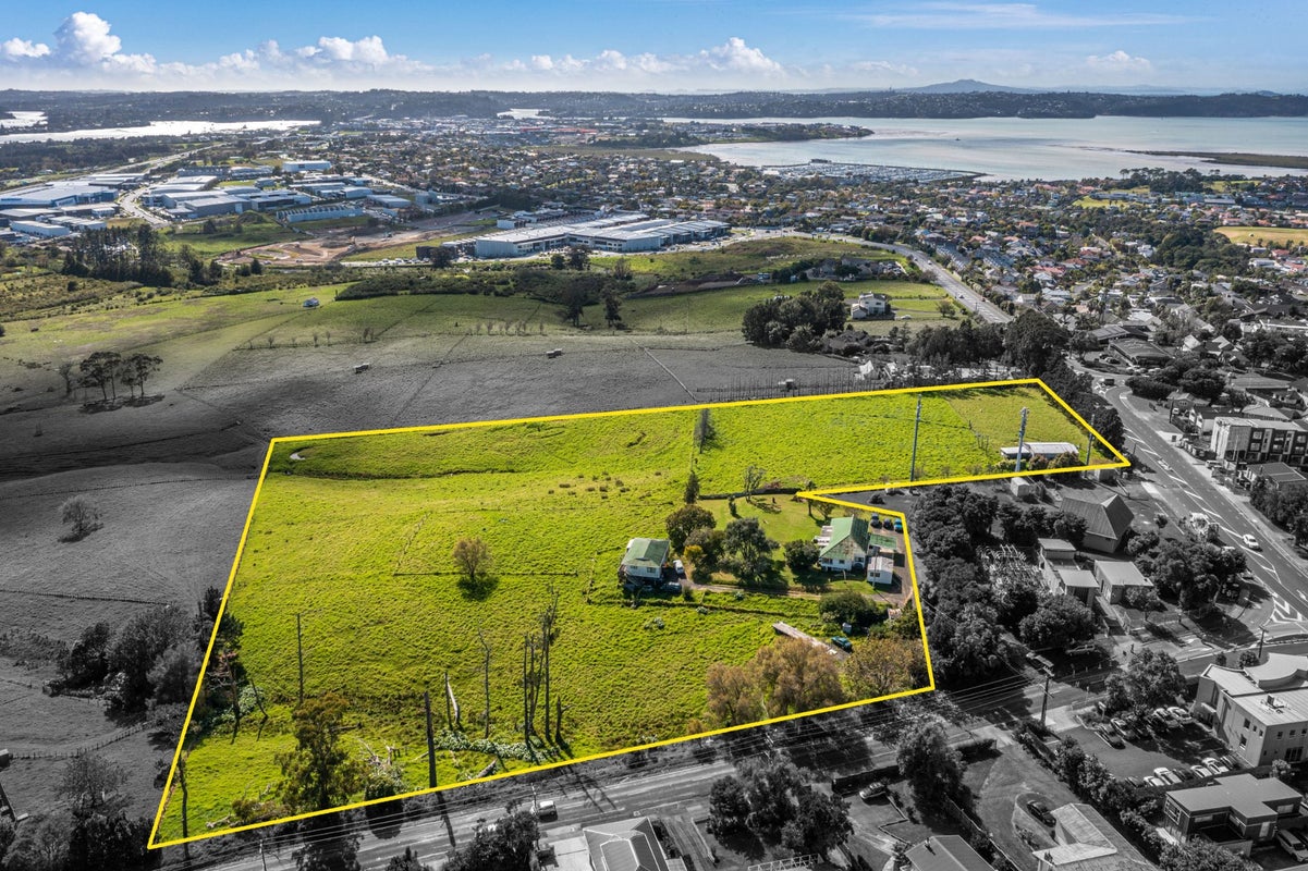76 Hobsonville Road, West Harbour, Auckland - Carousel 1