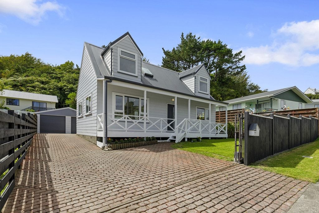 13 Invercargill Drive, Kelson, Lower Hutt - Carousel 1