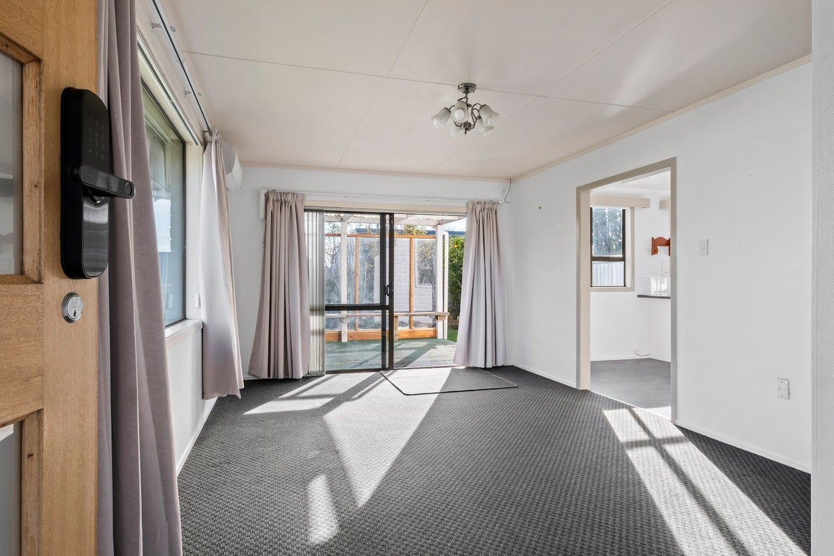 8 Stevenson Lane, Kaiti, Gisborne - Carousel 2