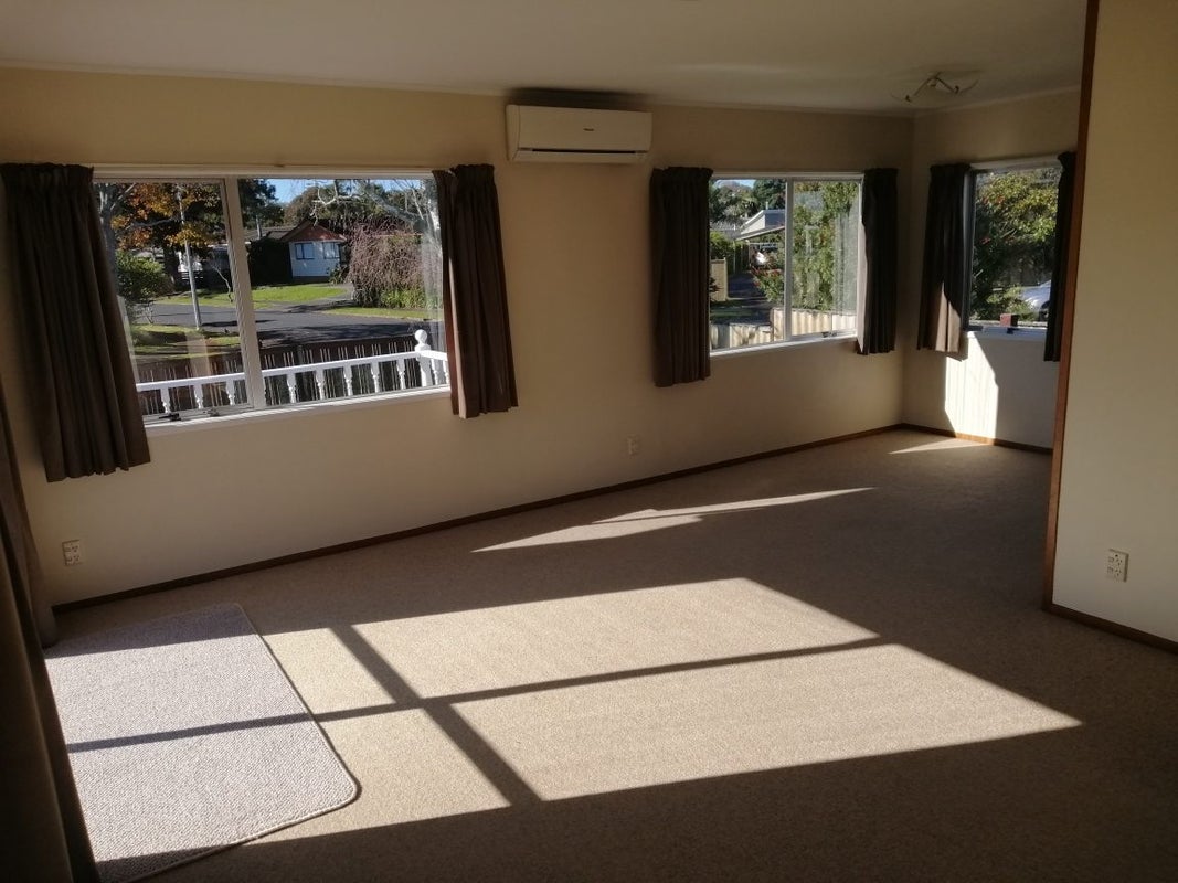 14 Darren Crescent, Half Moon Bay, Auckland - Carousel 2