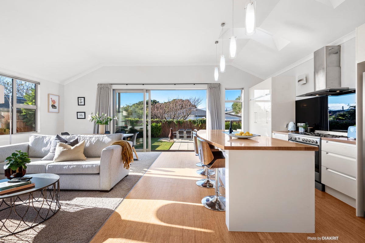 21 Ferry Street, Seatoun, Wellington - Carousel 1