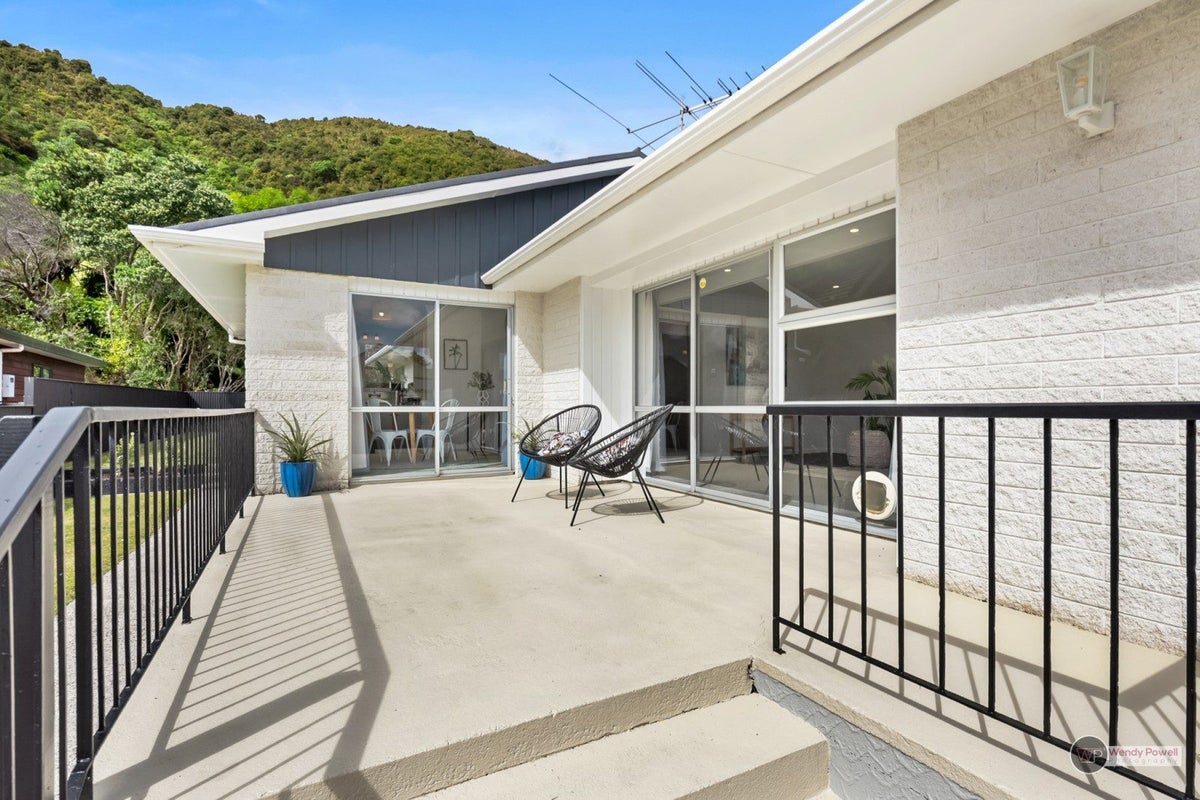 101A WYNDRUM AVE, WATERLOO, LOWER HUTT - Carousel 2