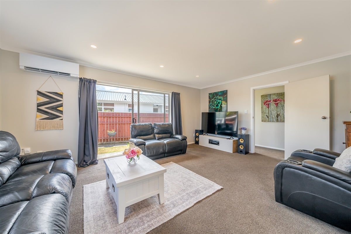 20 Shanly Street, Brown Owl, Upper Hutt - Carousel 1