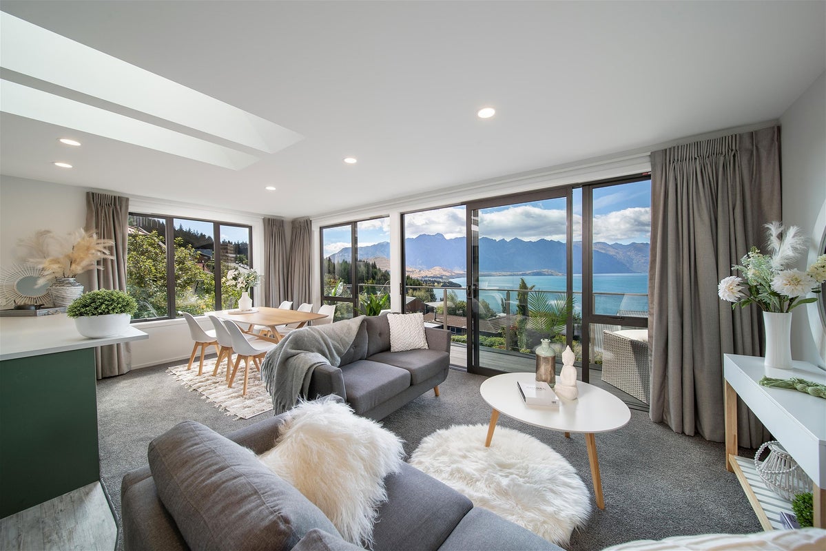 54D Wynyard Crescent, Fernhill, Queenstown - Carousel 1