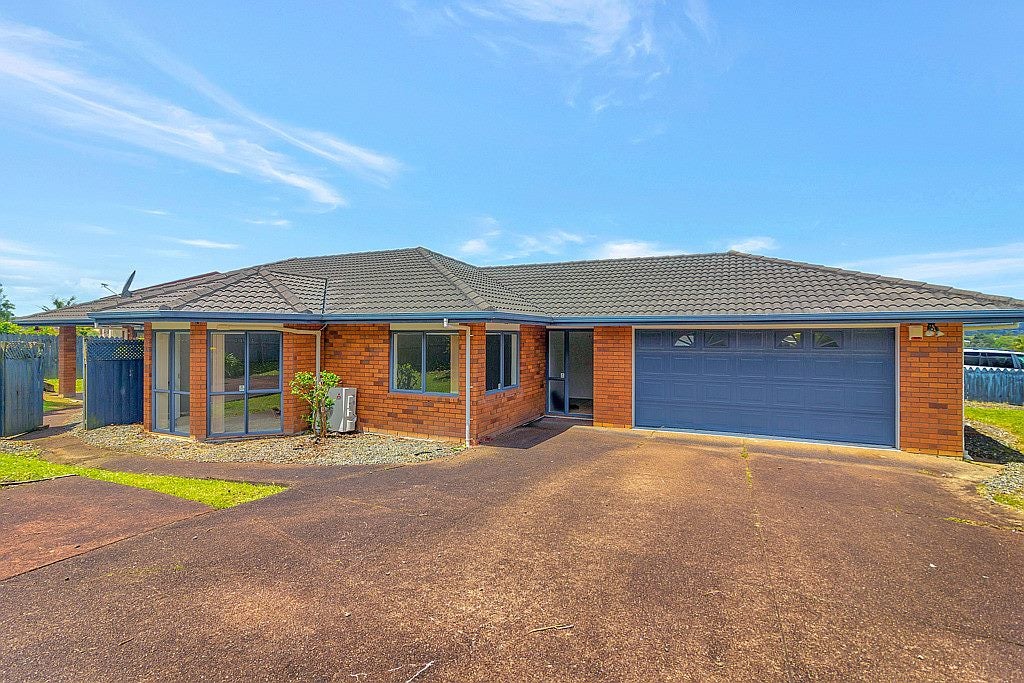 14 San Valentino Drive, Henderson, Auckland - Carousel 1