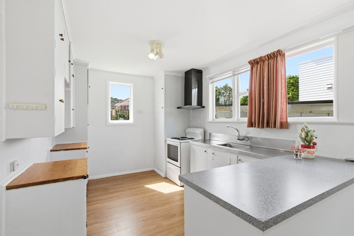 5 Takatimu Way, Johnsonville, Wellington - Carousel 2