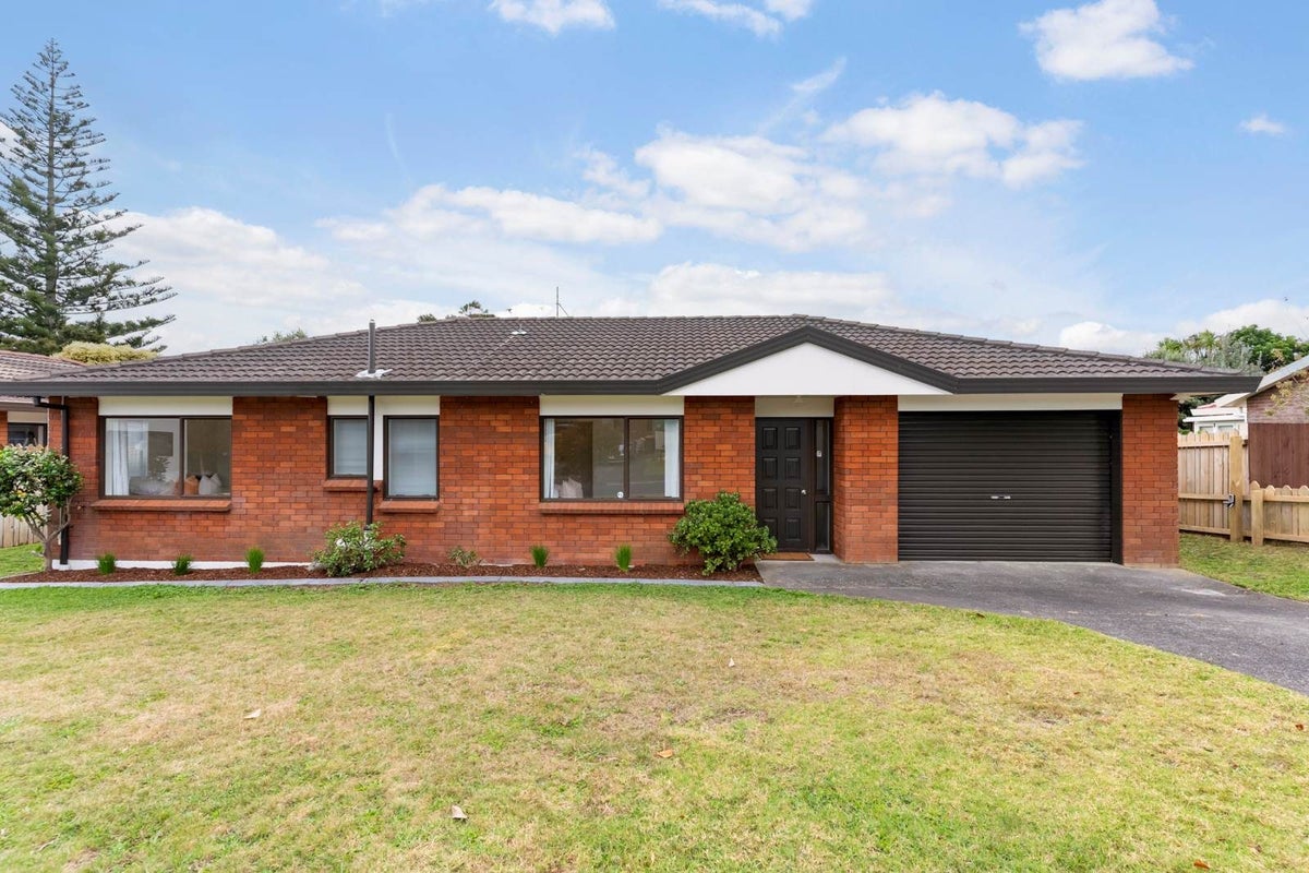 34 Meynell Court, Glen Eden, Auckland - Carousel 1