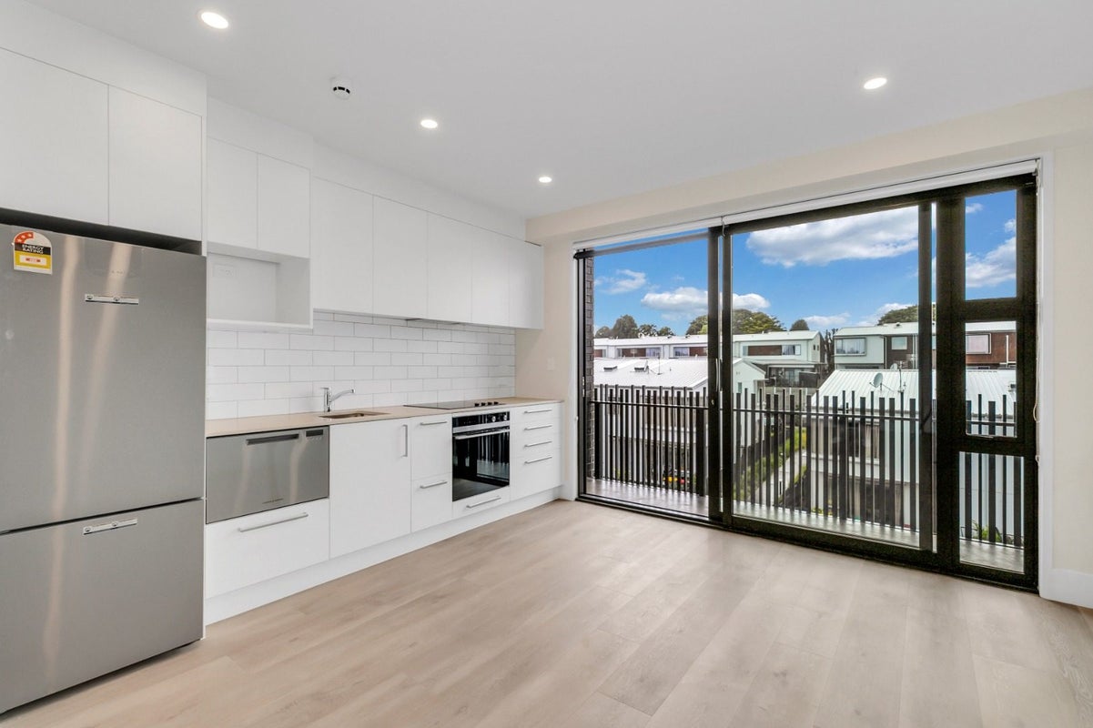 106/11 Hinaki Street, Point England, Auckland - Carousel 2
