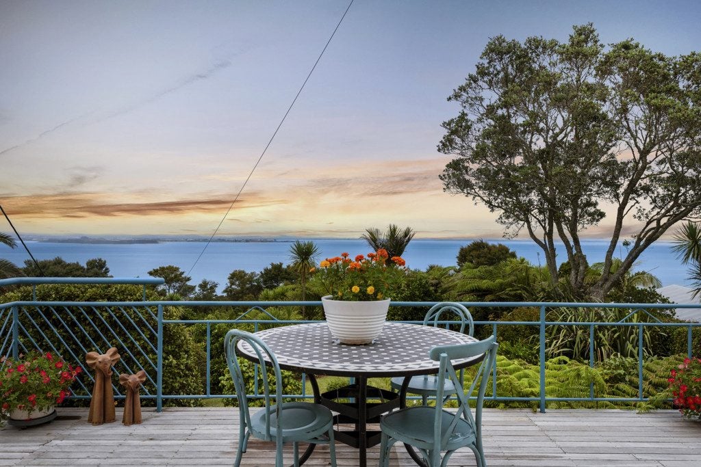 98 Takahe Road, Titirangi, Auckland - Carousel 2