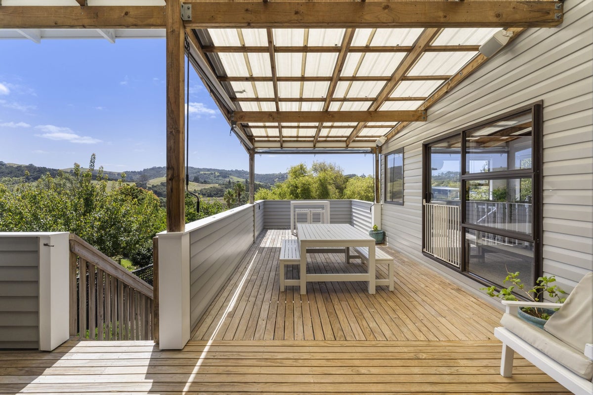 60 Hammond Avenue, Hatfields Beach, Orewa - Carousel 1