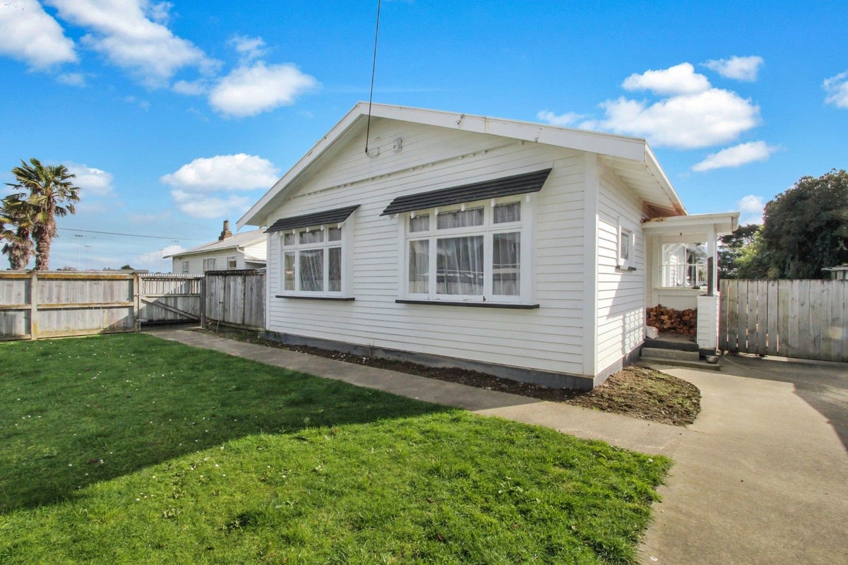 52 Huxley Street, Pahiatua - Carousel 1
