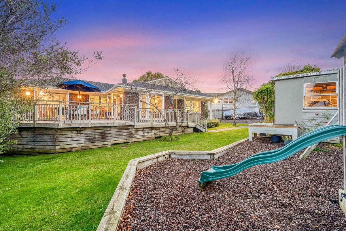 32 Harford Place, Pakuranga Heights, Auckland - Carousel 1