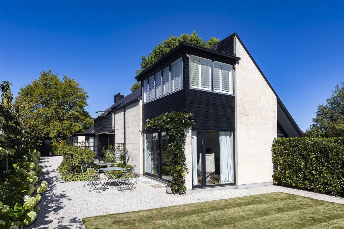 15B Waiwetu Street, Fendalton, Christchurch - Carousel 1