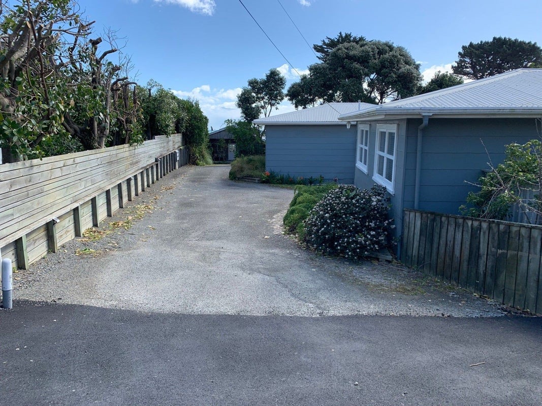 2/2 Kirkway, Raumati Beach, Paraparaumu - Carousel 30