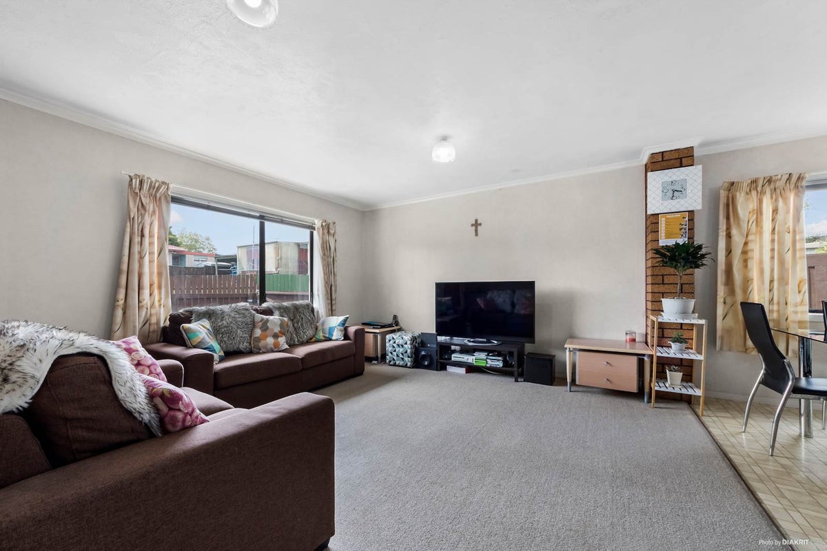 2/220 Russell Road, Manurewa, Auckland - Carousel 2