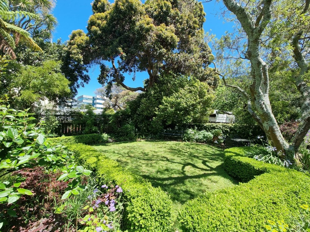 19 Fitzherbert Terrace, Thorndon, Wellington - Carousel 20