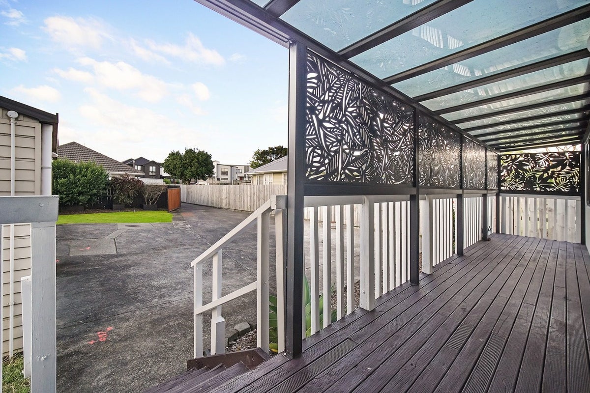 5A Shamrock Lane, Te Atatu Peninsula, Auckland - Carousel 2