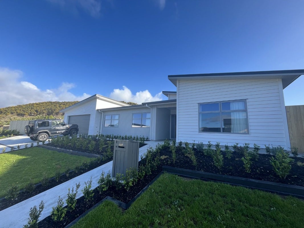 197 John Burke Drive, Aotea, Porirua - Carousel 1