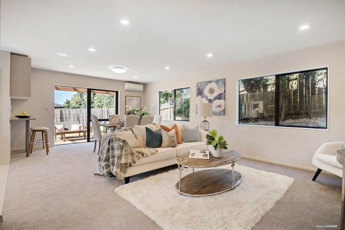 12A Tawavale Crescent, Totara Vale, Auckland - Carousel 2
