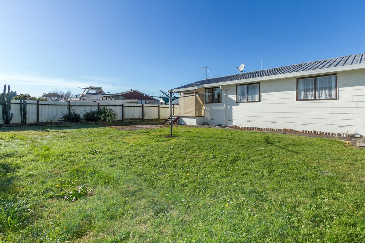 32 Breckons Avenue, Nawton, Hamilton - Carousel 2