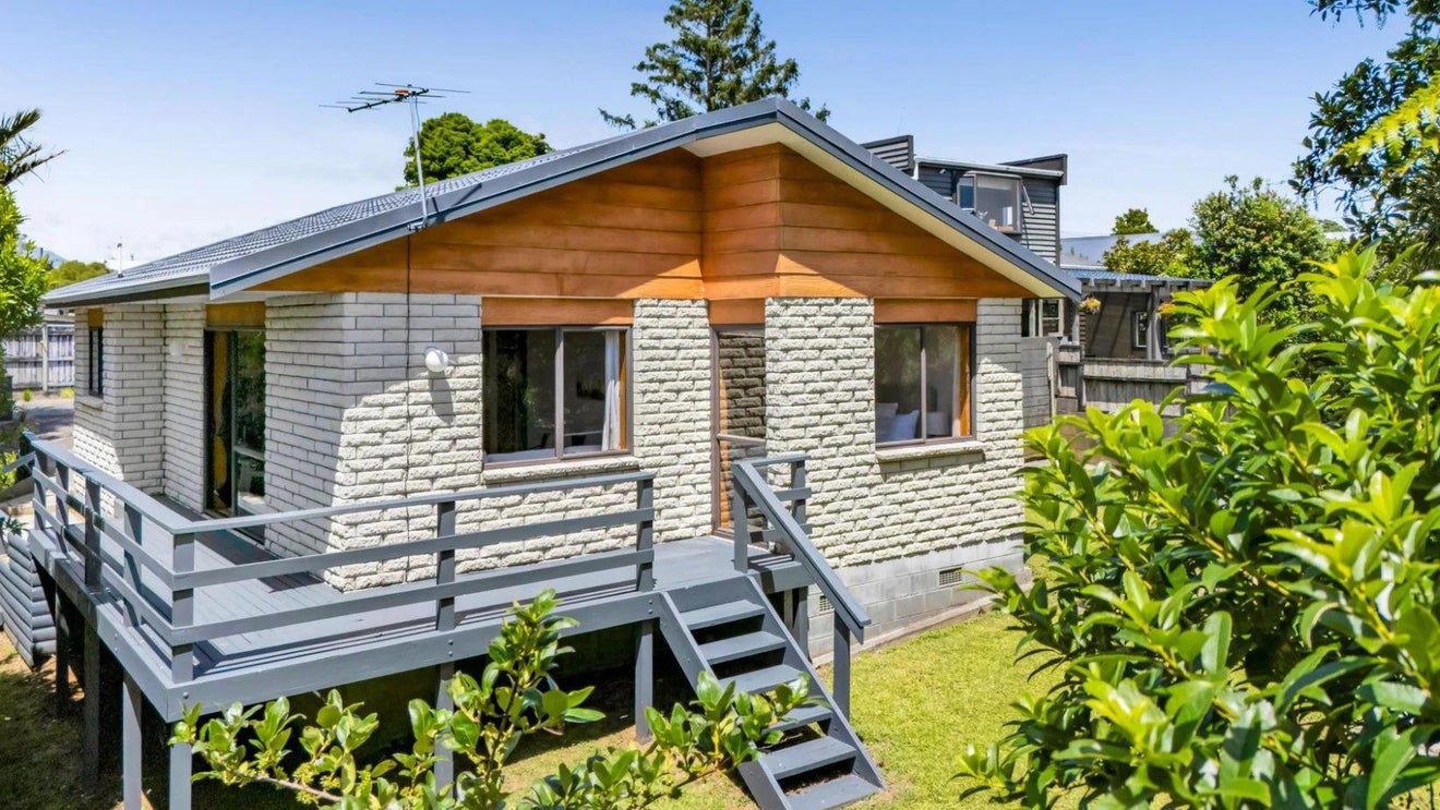 263B Huatoki Street, Upper Vogeltown, New Plymouth - Carousel 1