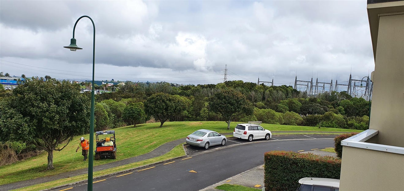60 Tiger Drive, Golflands, Auckland - Carousel 13