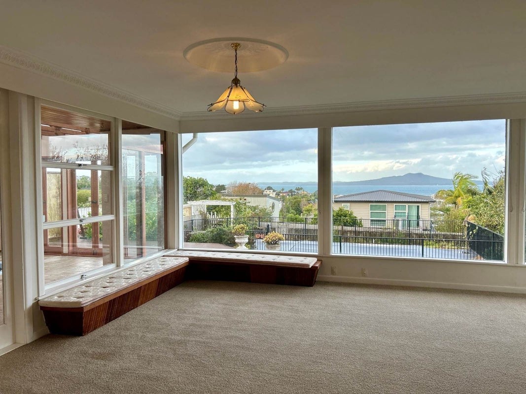 129 East Coast Road, Castor Bay, Auckland - Carousel 2