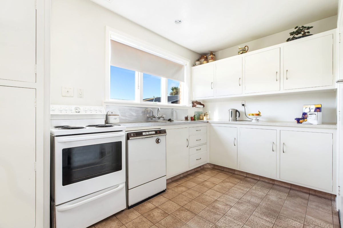 26 Sevenoaks Drive, Bryndwr, Christchurch - Carousel 2