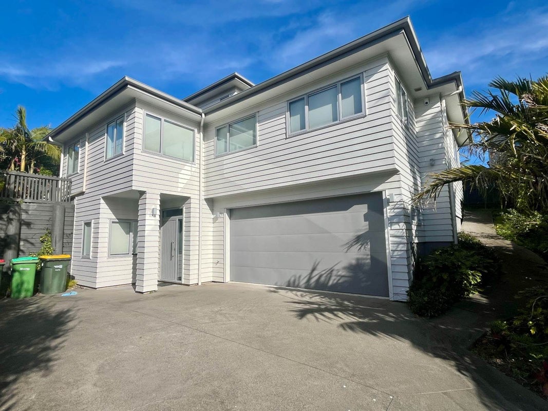 23A Eastcliffe Road, Castor Bay, Auckland - Carousel 1