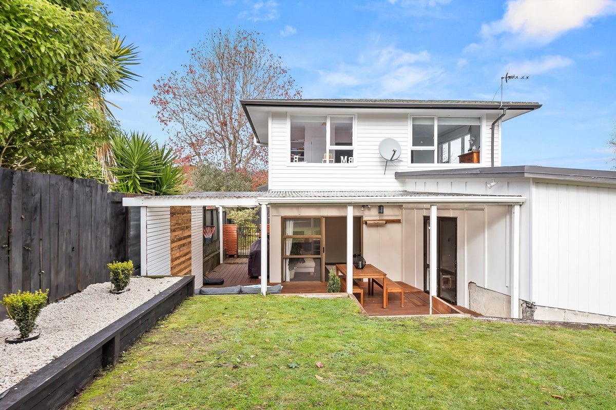 21 Montana Road, Totara Park, Upper Hutt - Carousel 2