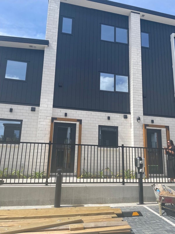 9/59 Matipo Road, Te Atatu Peninsula, Auckland - Carousel 1
