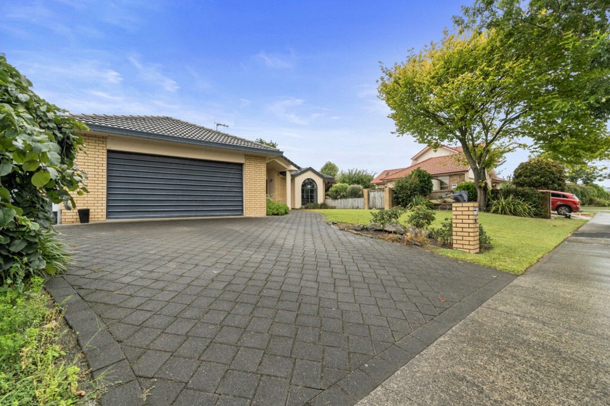 22 Canaandale Drive, Flagstaff, Hamilton - Carousel 2