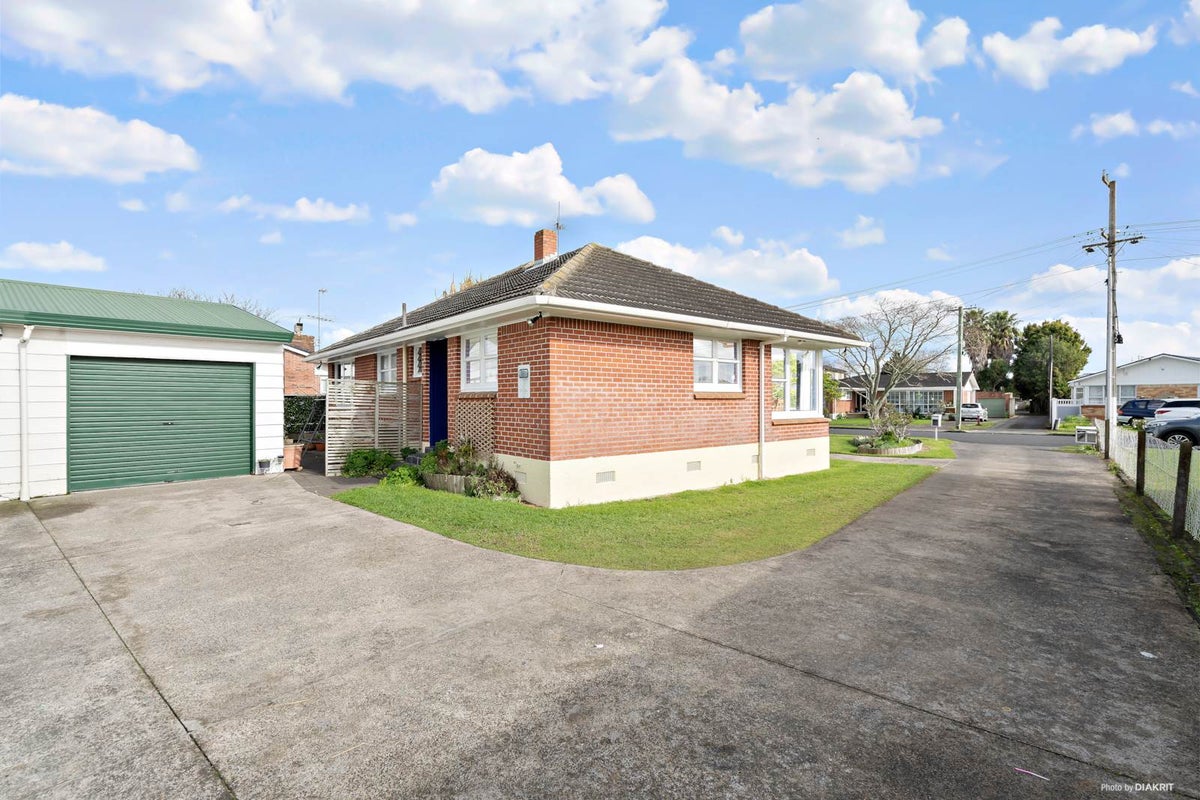1/27 Buckingham Crescent, Papatoetoe, Auckland - Carousel 2