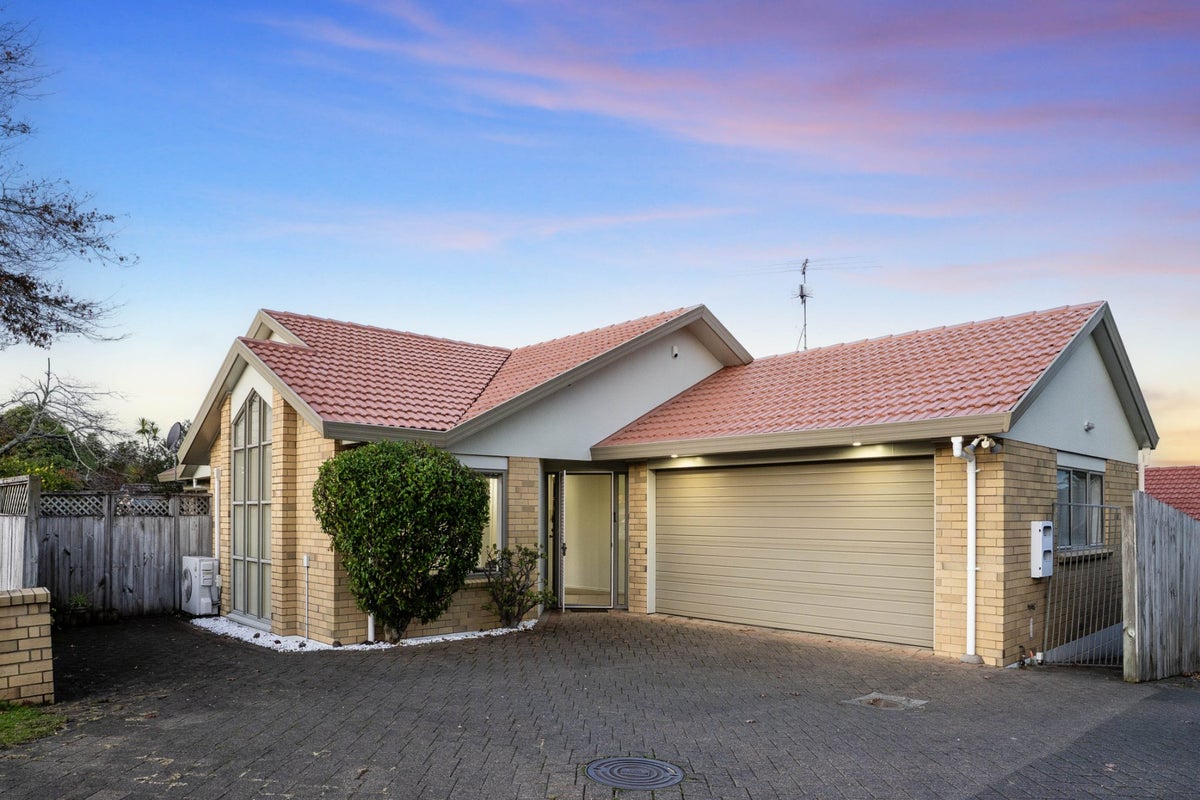 1/238 Botany Road, Golflands, Manukau City, Auckland - Carousel 31