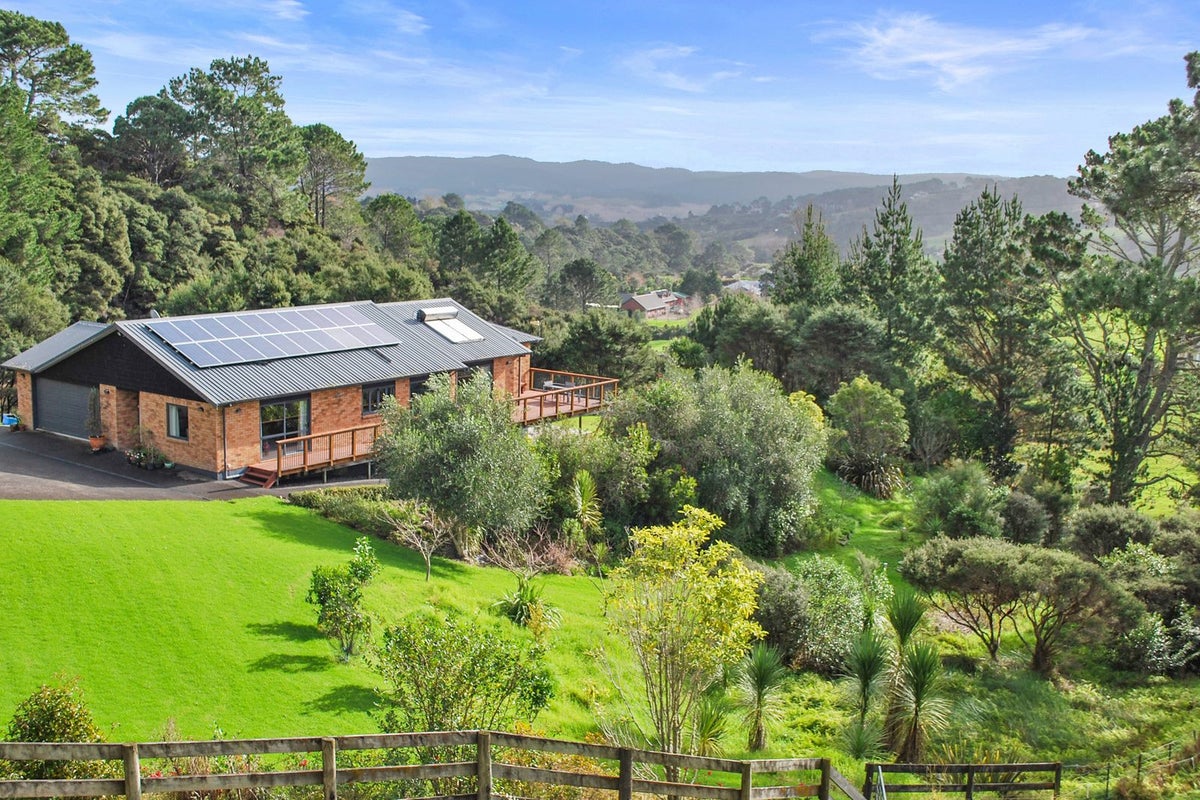 422 Ridge Road, Albany - Carousel 1