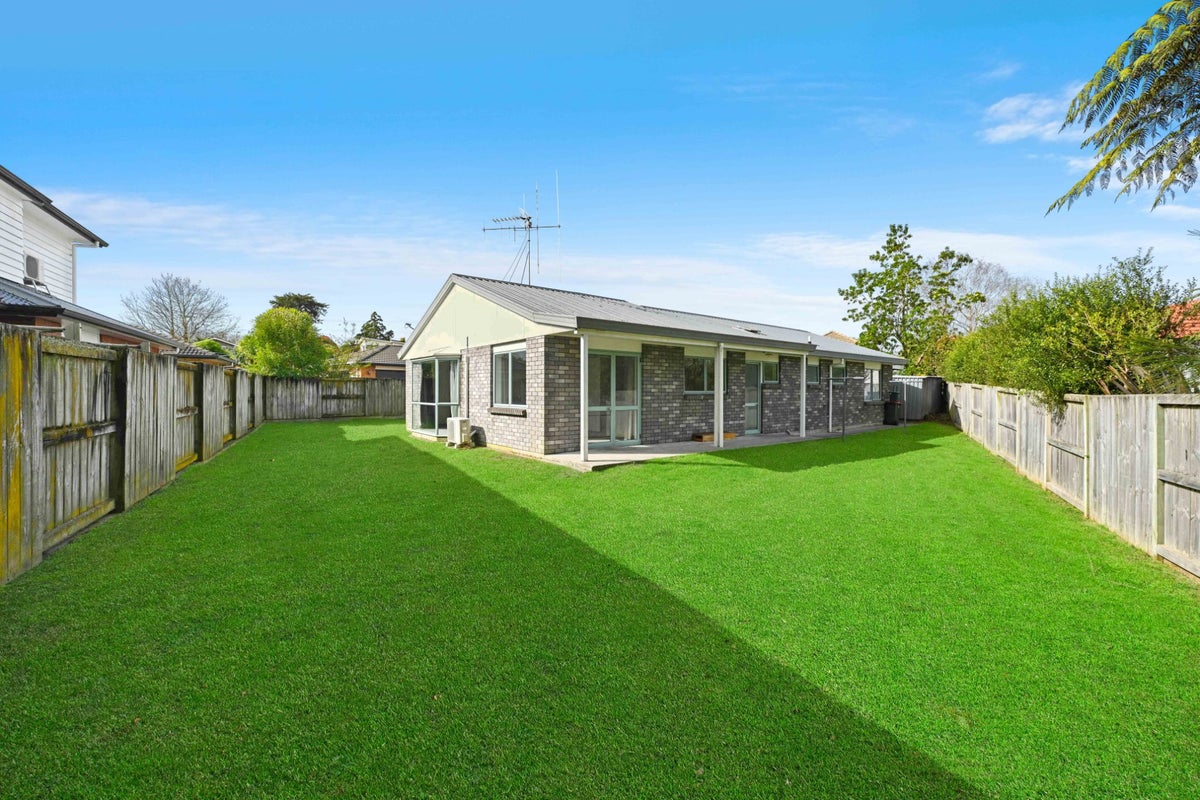 7A Bledisloe Terrace, Hamilton East, Hamilton - Carousel 1