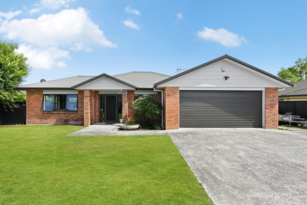 8 Holly Place, Rototuna North, Hamilton - Carousel 1