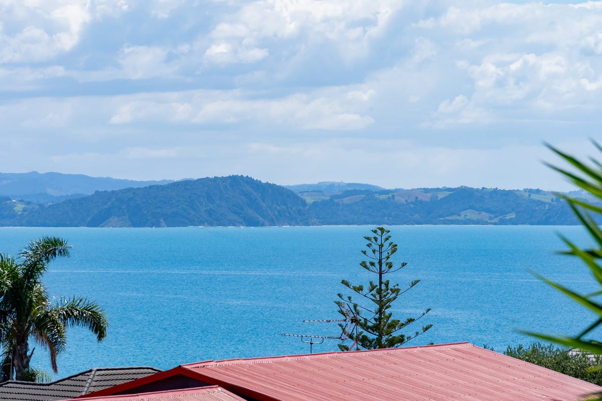 1317 Whangaparaoa Road, Army Bay, Whangaparaoa - Carousel 2
