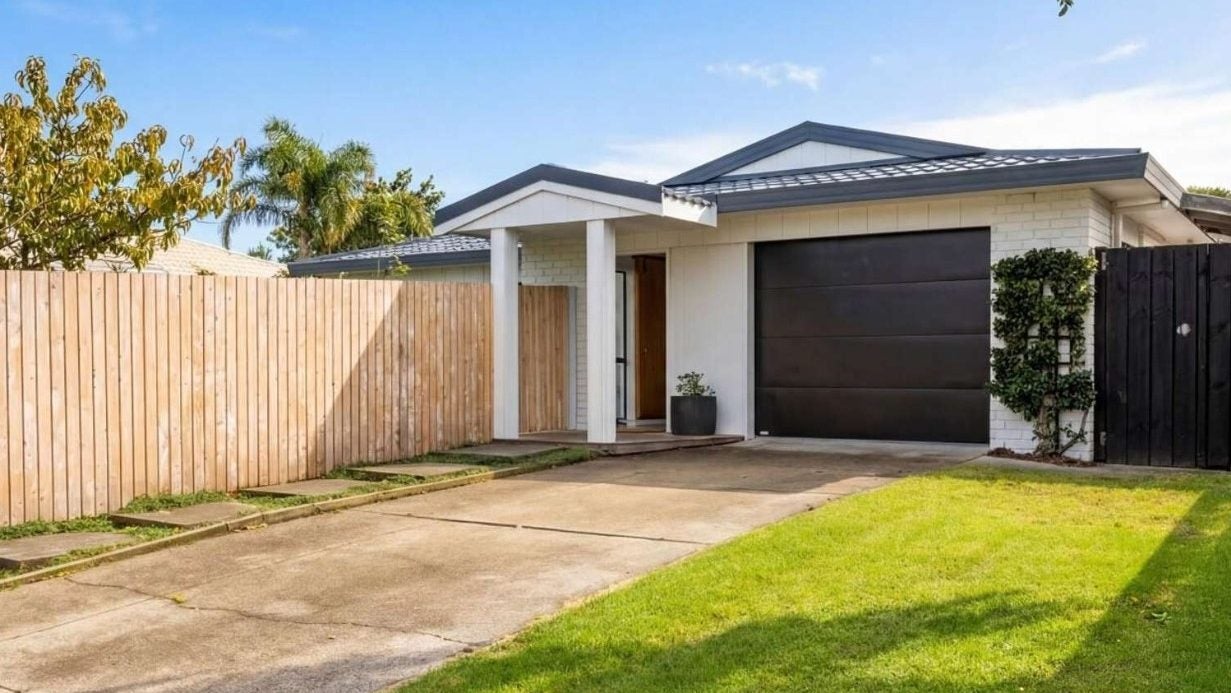 22 Romana Crescent, Papamoa Beach, Papamoa - Carousel 1