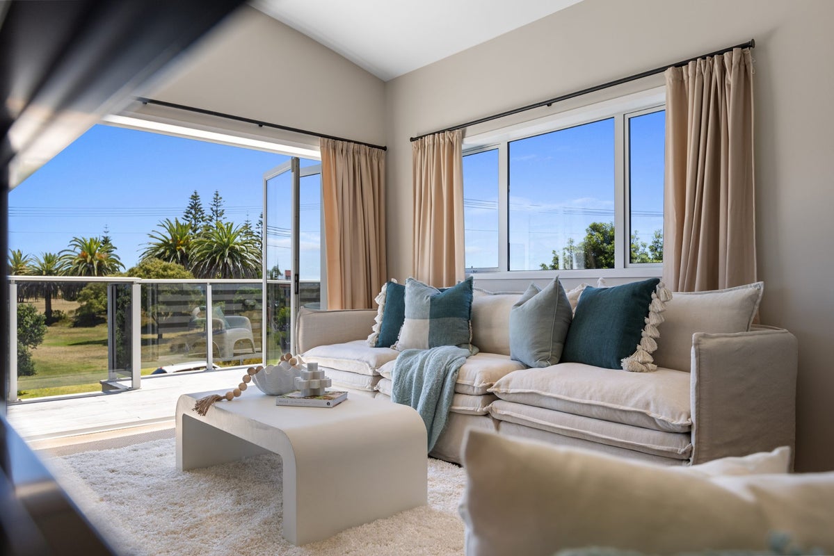 10 Karewa Parade, Papamoa Beach, Papamoa - Carousel 2