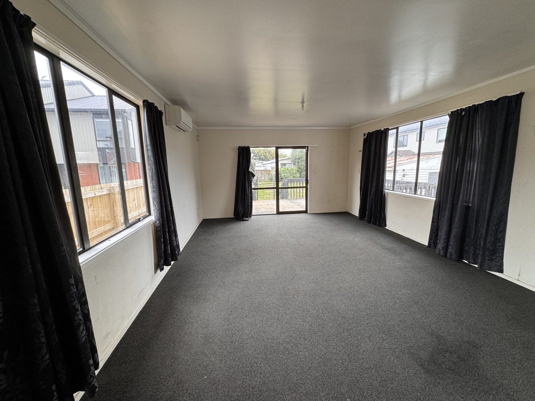 32 Stewart Road, Mount Albert, Auckland - Carousel 7
