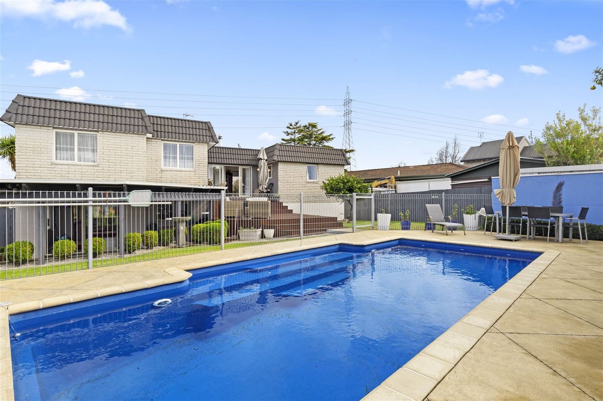 23 Balgowan Terrace, Conifer Grove, Takanini - Carousel 2