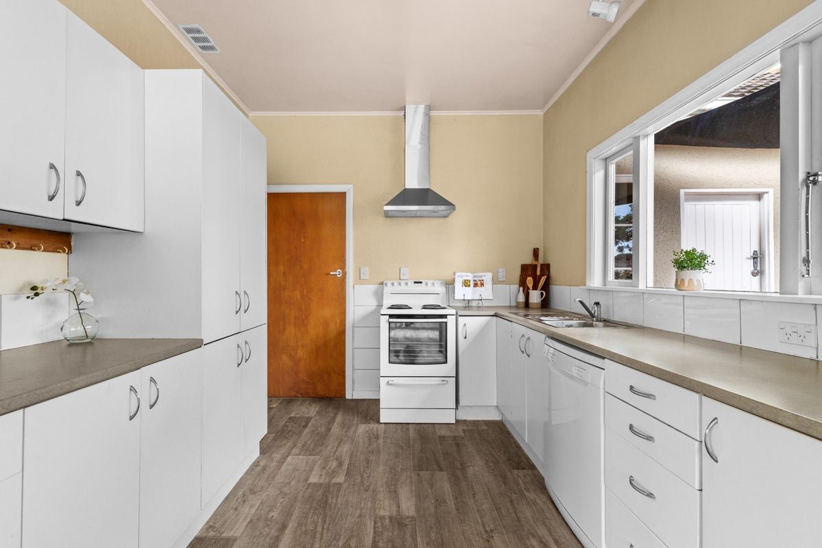 25A Cassino Crescent, Onekawa, Napier - Carousel 2