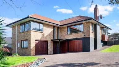 42 Parkhill Road, Mellons Bay, Auckland - Carousel 1