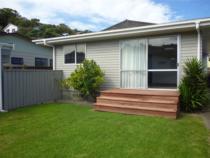 2/6 CLUNY RD, PLIMMERTON, PORIRUA - Carousel 1